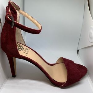 NWOT Maroon Vince Camuto heels
